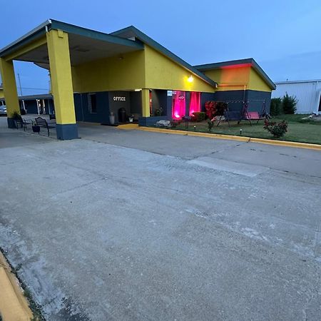 Travel Inn & Suites เอ็มโพเรีย ภายนอก รูปภาพ