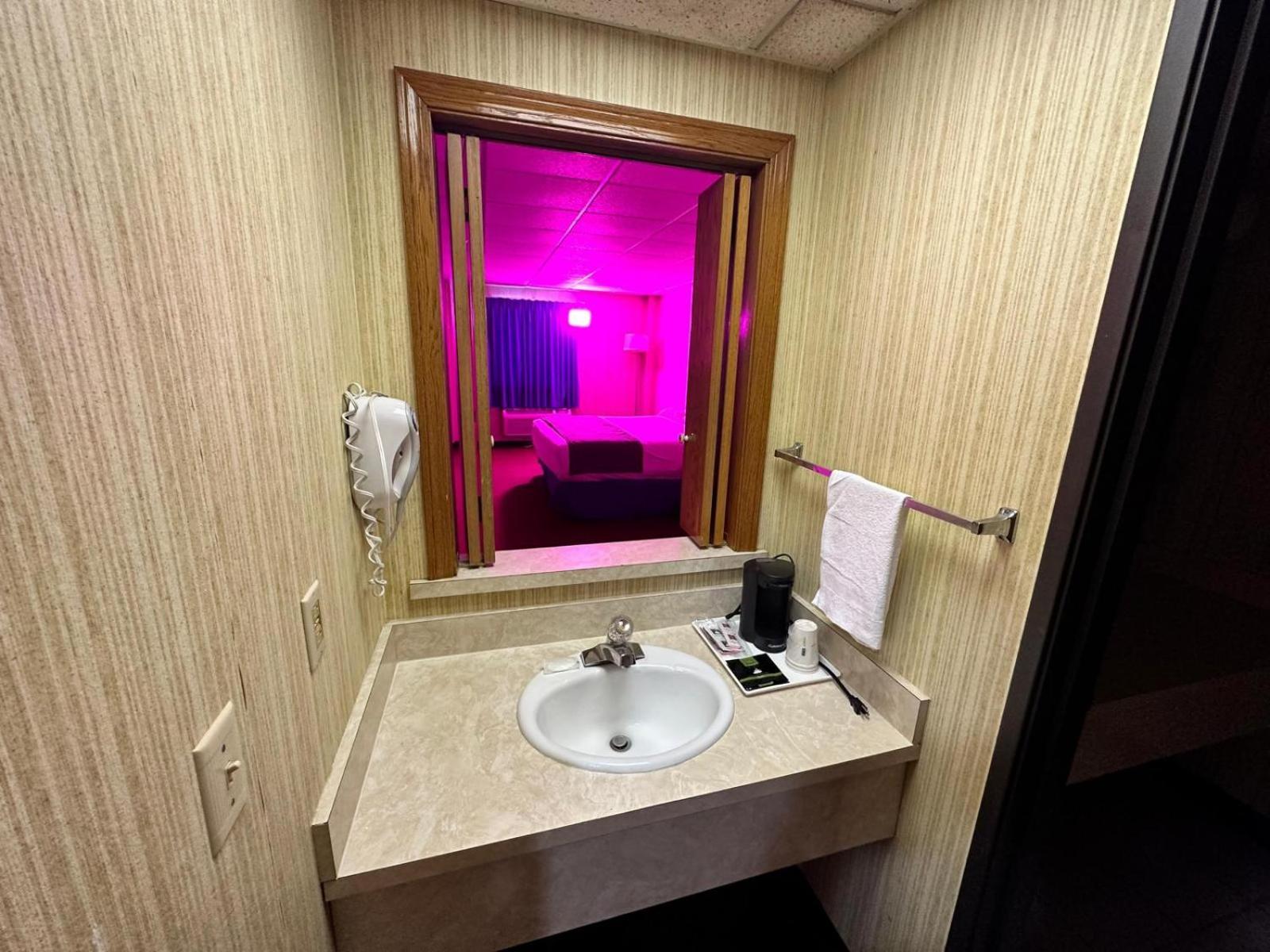 Travel Inn & Suites เอ็มโพเรีย ภายนอก รูปภาพ
