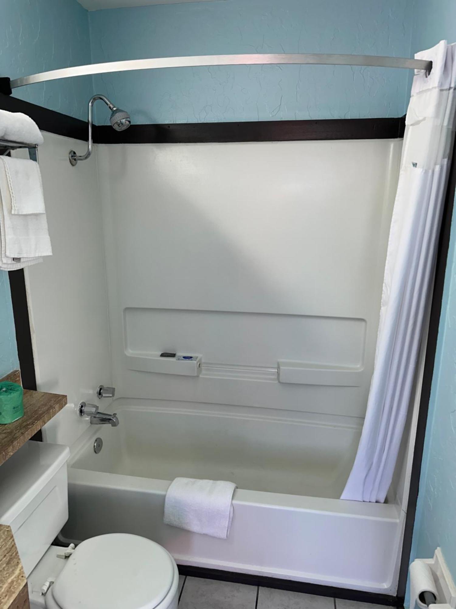 Travel Inn & Suites เอ็มโพเรีย ภายนอก รูปภาพ