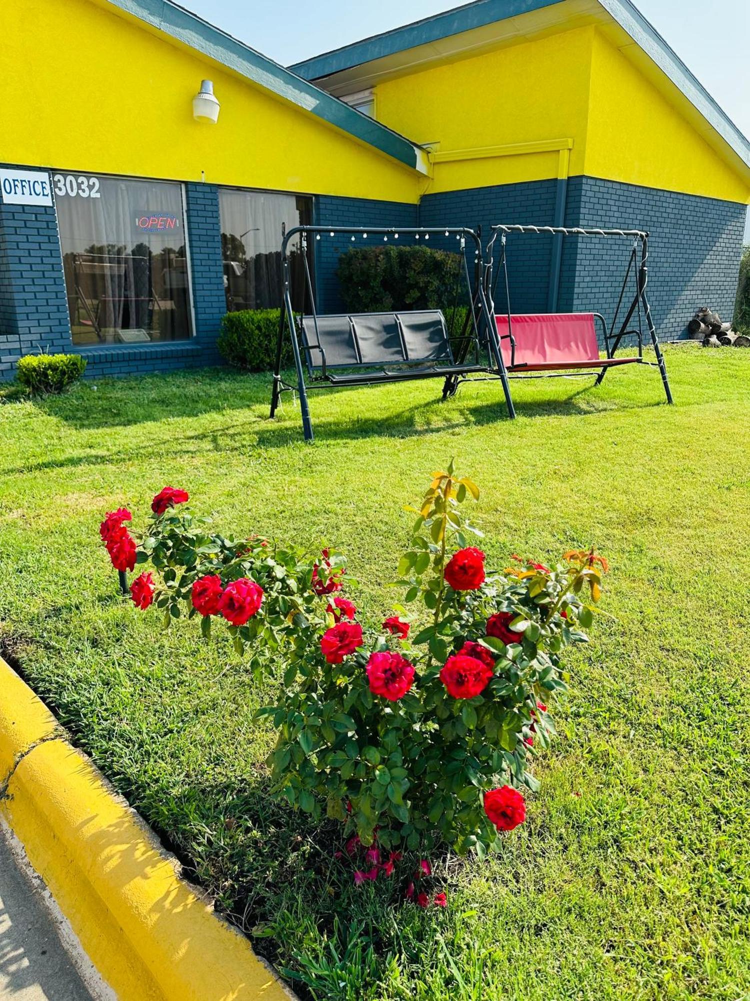 Travel Inn & Suites เอ็มโพเรีย ภายนอก รูปภาพ