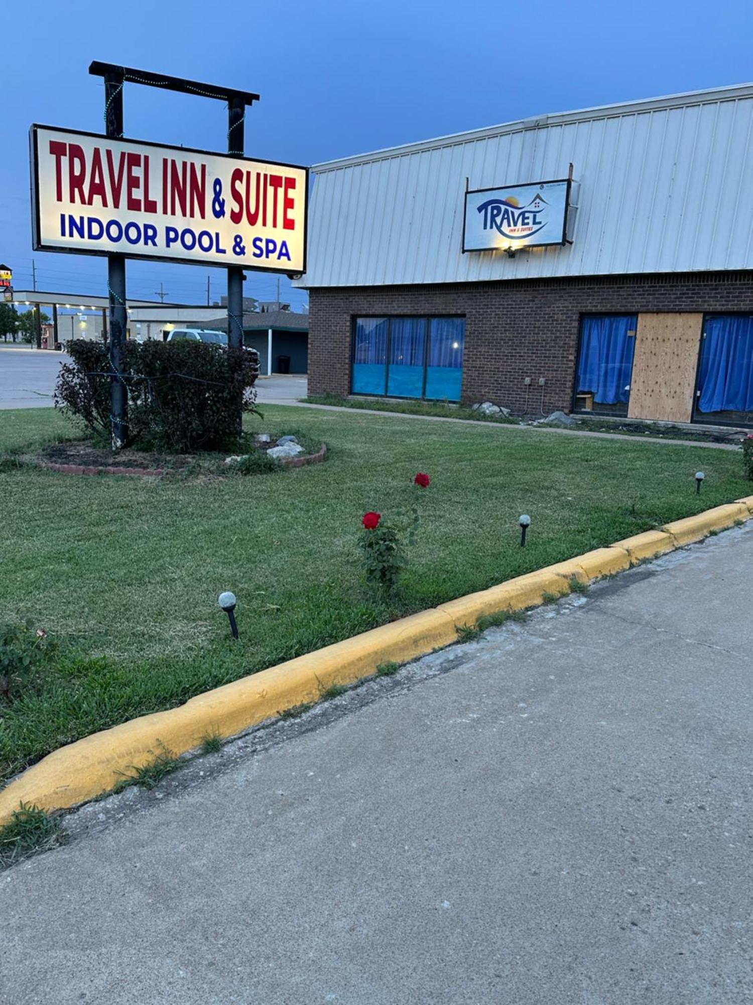 Travel Inn & Suites เอ็มโพเรีย ภายนอก รูปภาพ