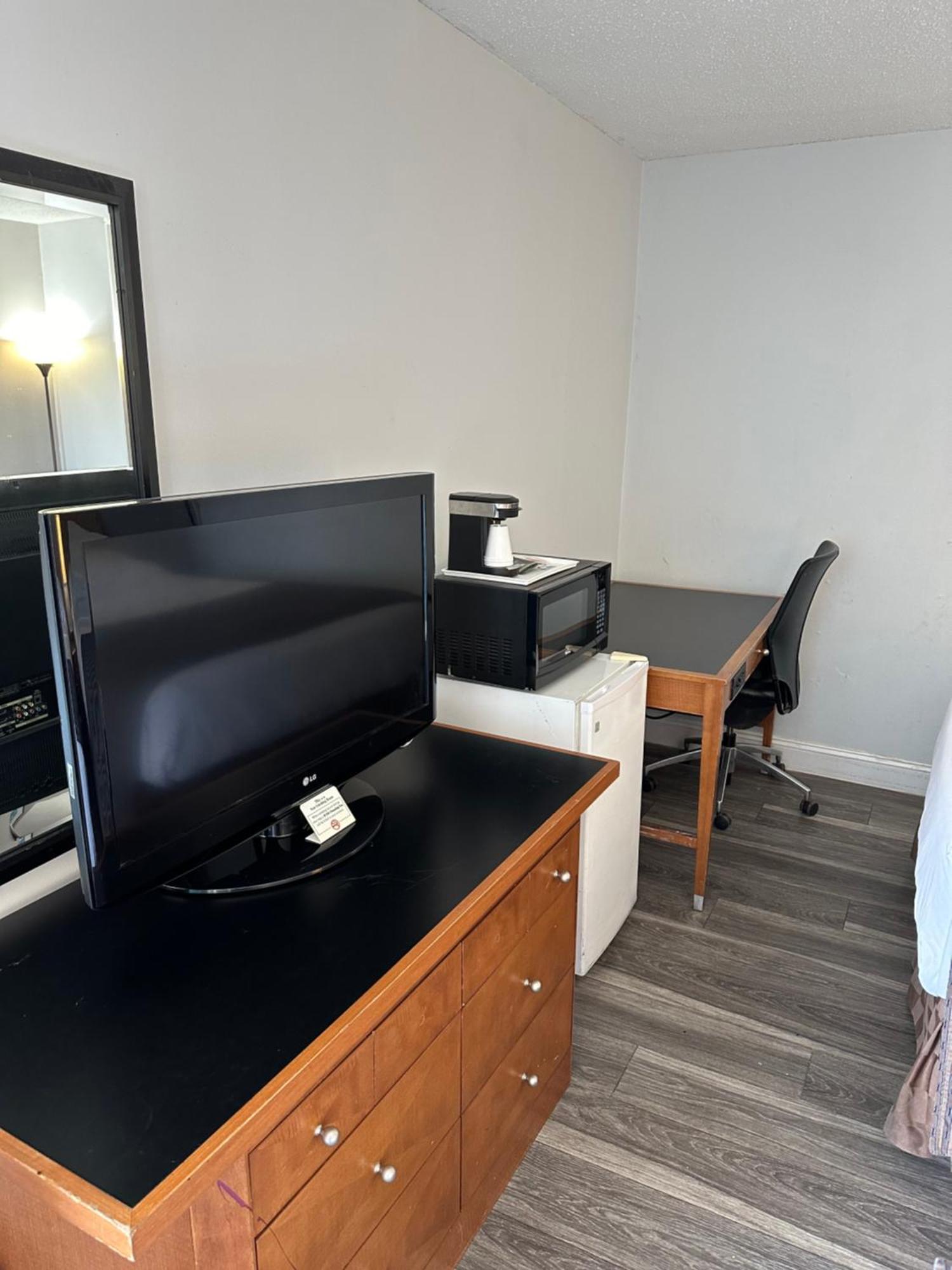 Travel Inn & Suites เอ็มโพเรีย ภายนอก รูปภาพ