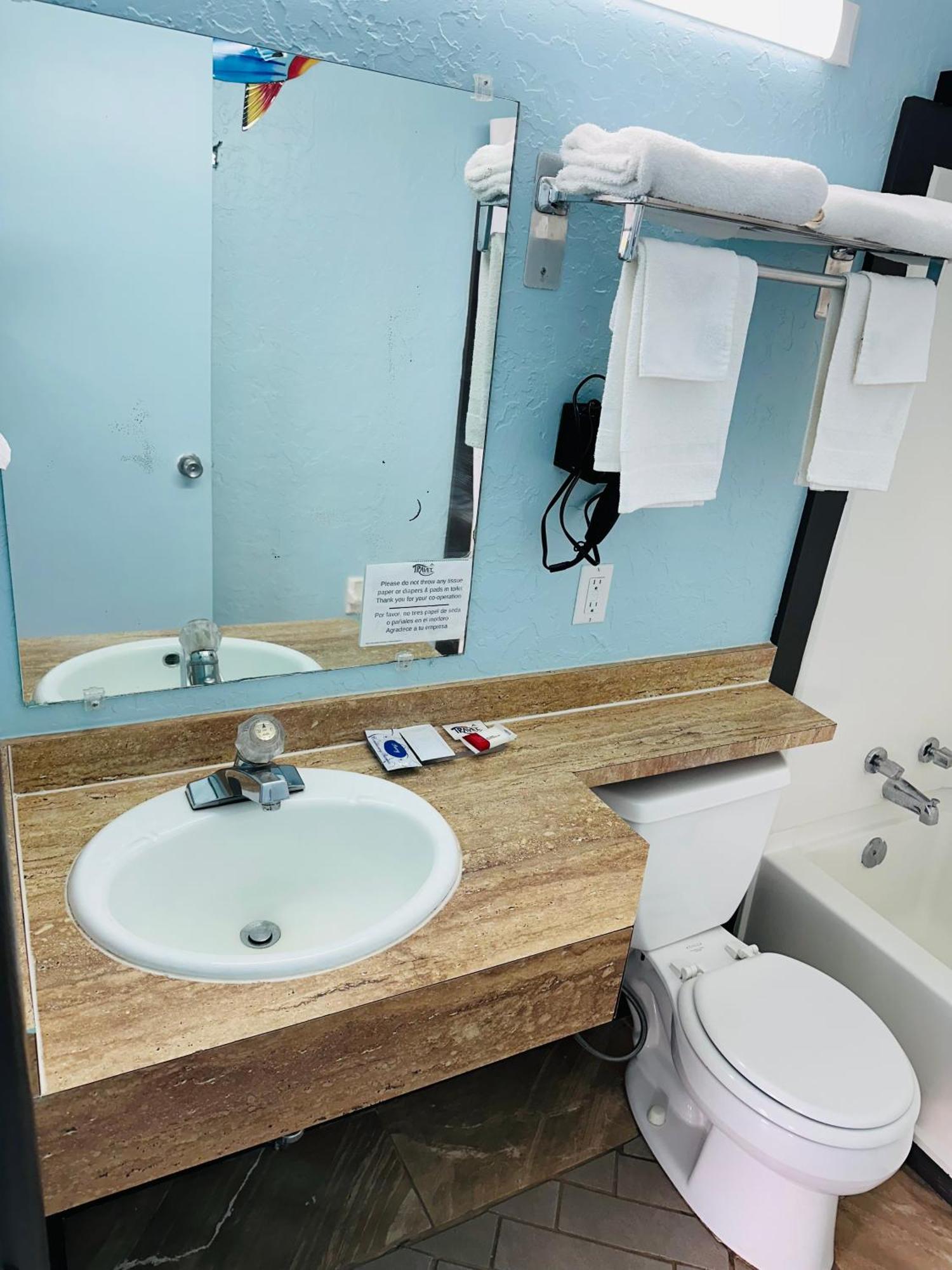 Travel Inn & Suites เอ็มโพเรีย ภายนอก รูปภาพ