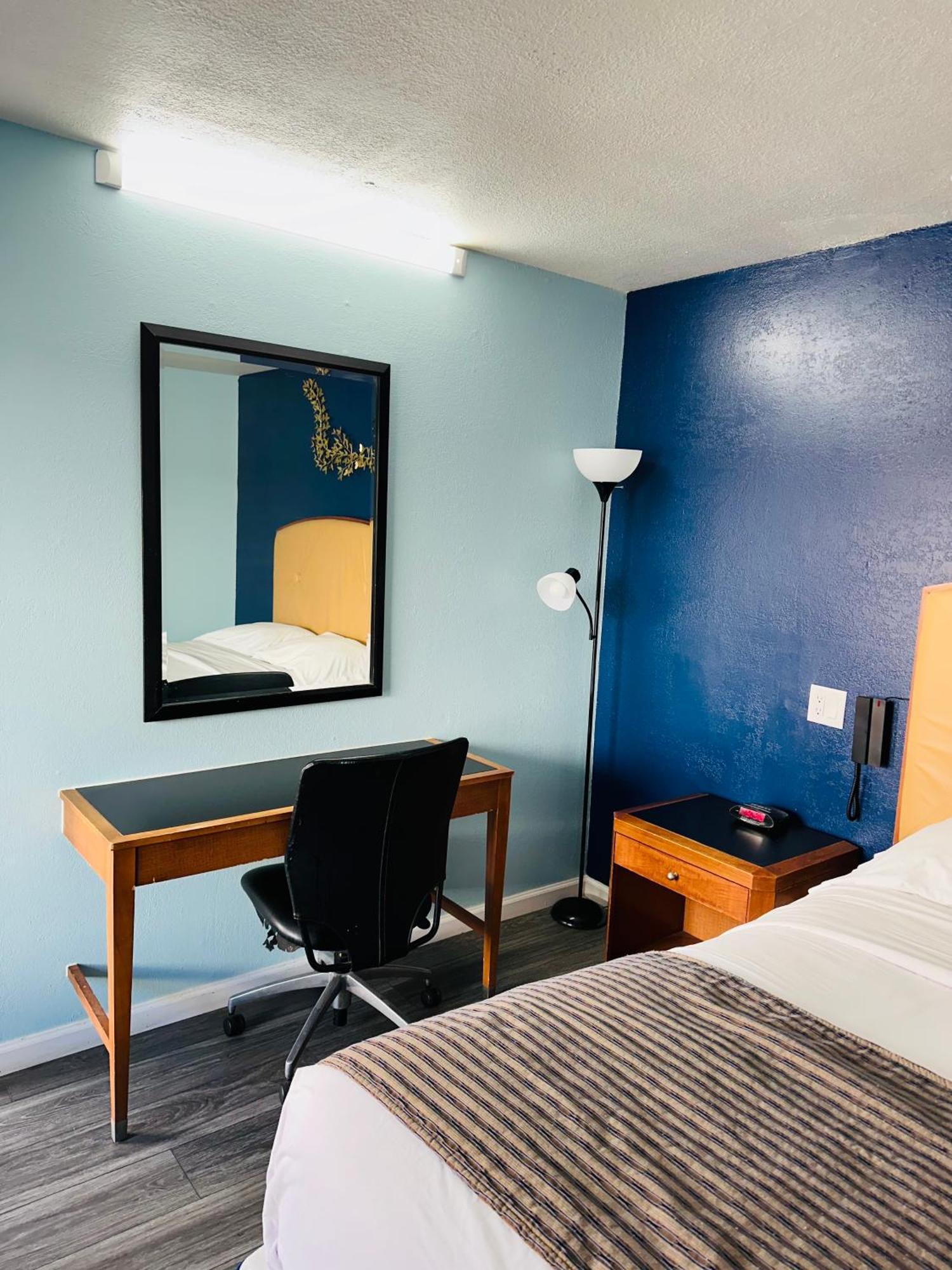 Travel Inn & Suites เอ็มโพเรีย ภายนอก รูปภาพ