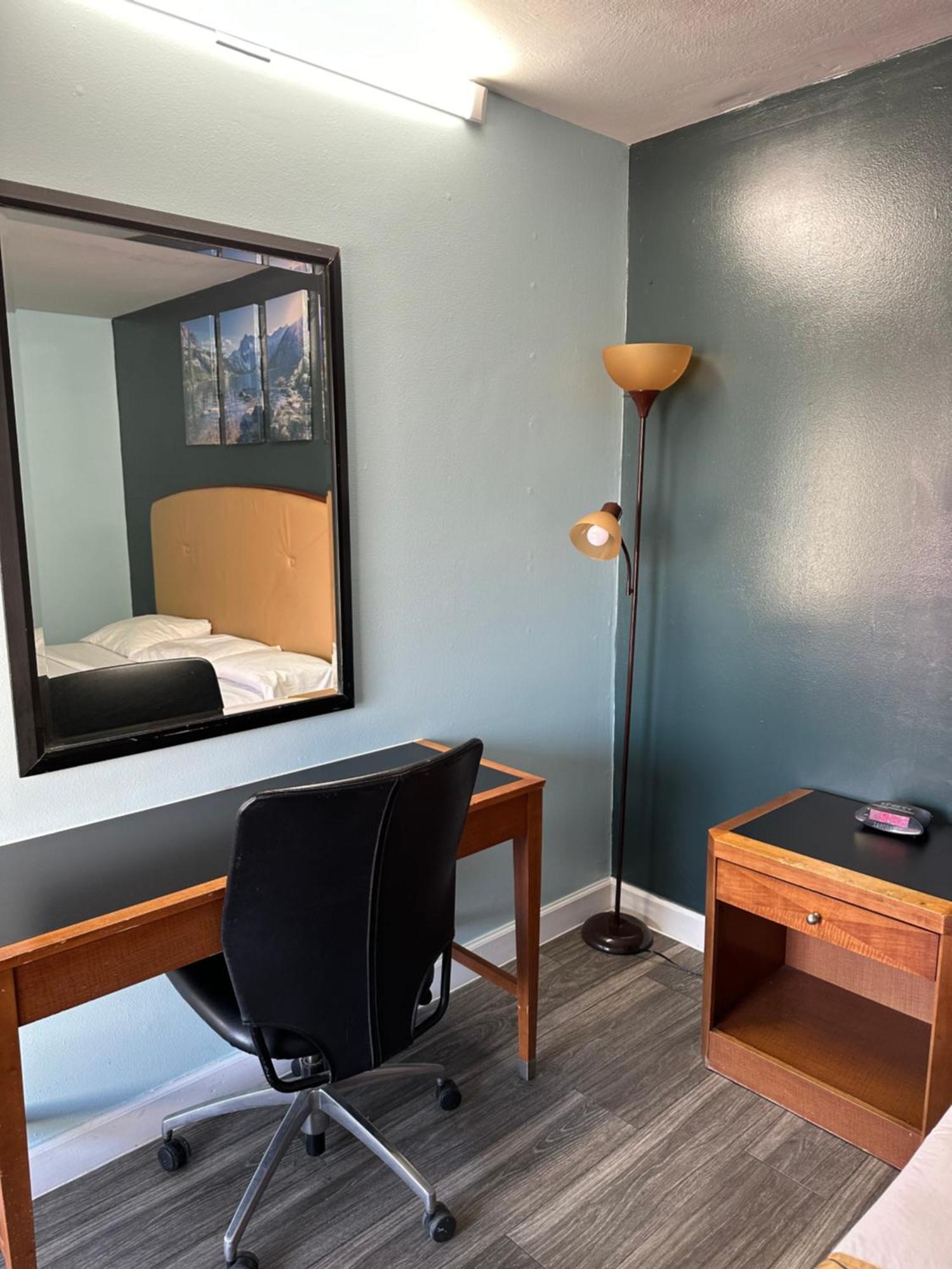 Travel Inn & Suites เอ็มโพเรีย ภายนอก รูปภาพ