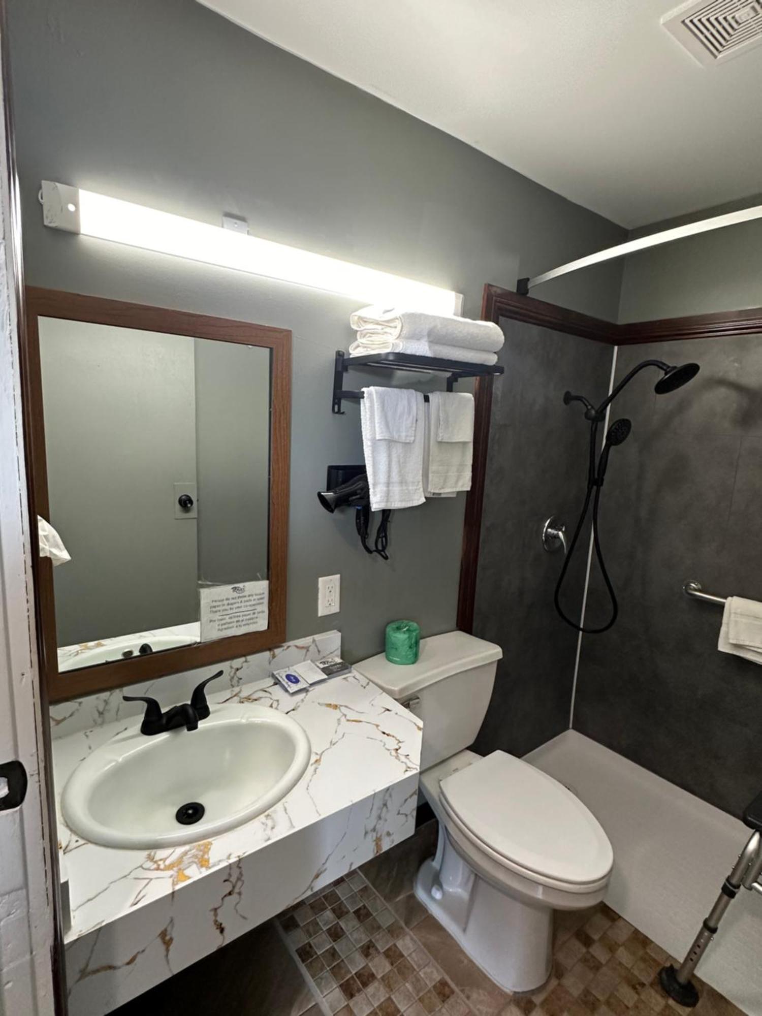 Travel Inn & Suites เอ็มโพเรีย ภายนอก รูปภาพ